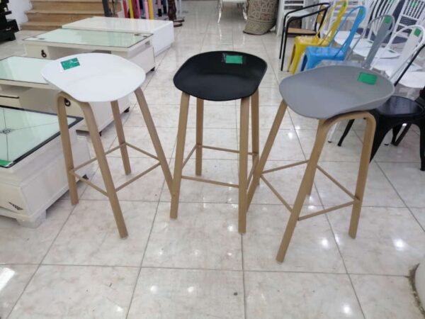 8805282b-6561-4e7a-a212-d15130ba7b20 كرسي بار