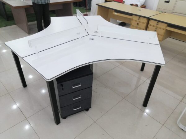 IMG-20240524-WA0089.jpg طاولة مكتبي وحدة عمل ثلاثي ١٢٠سم