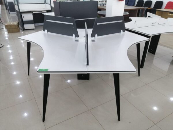 IMG-20240524-WA0090.jpg طاولة مكتبي وحدة عمل ثلاثي ١٢٠سم