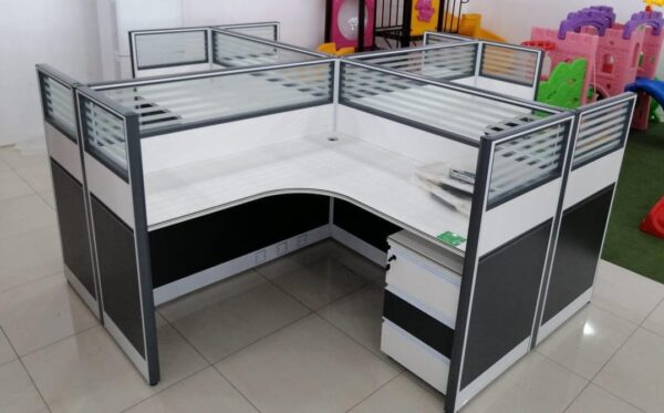 IMG-20240524-WA0100.jpg طاولة مكتبي بارتشن رباعي ١٢٠سم