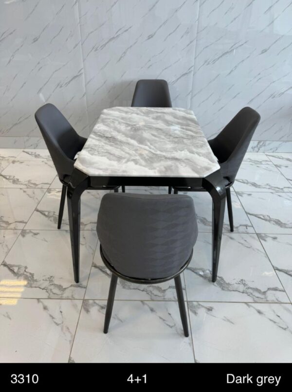 طاولة طعام رخام مع ٤ كراسي جلد