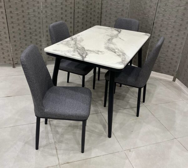 طاولة طعام رخام مع ٤ كراسي جلد 
 متوفر مقاصات  ٤كراسي، ٦ كراسي و ٨ كراسي
